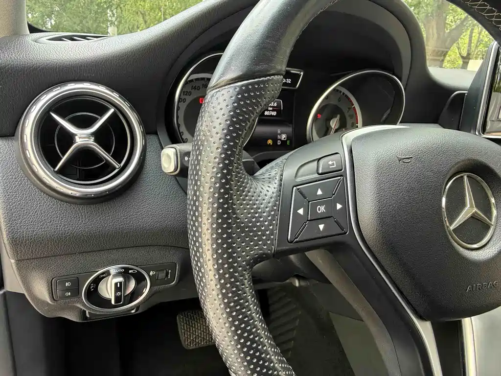 Mercedes-Benz GLA 2015 — фото 7
