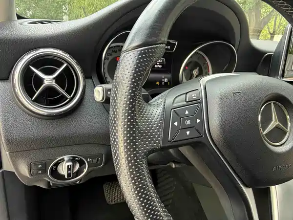 Mercedes-Benz GLA 2015