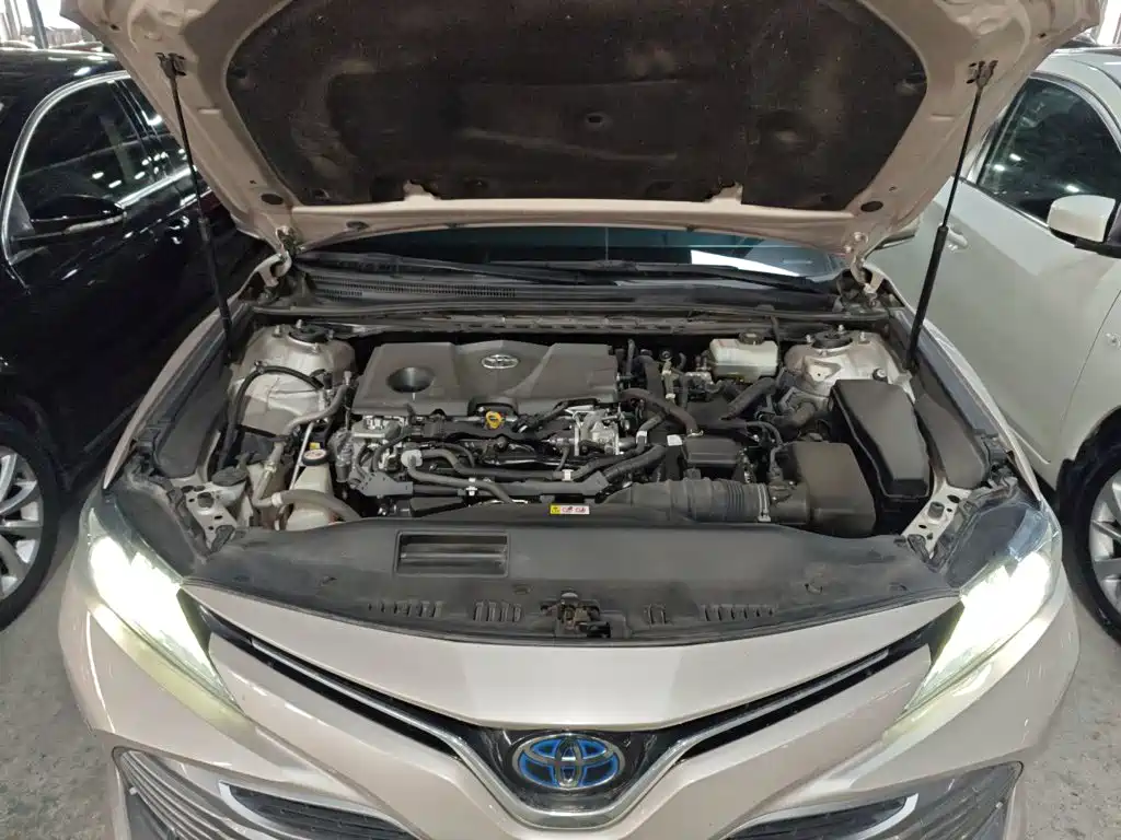 Toyota Camry 2019 — фото 16