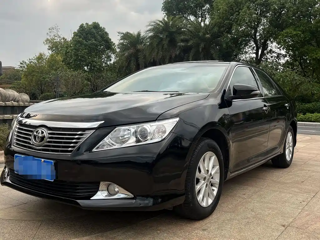 Toyota Camry 2015 — фото 1