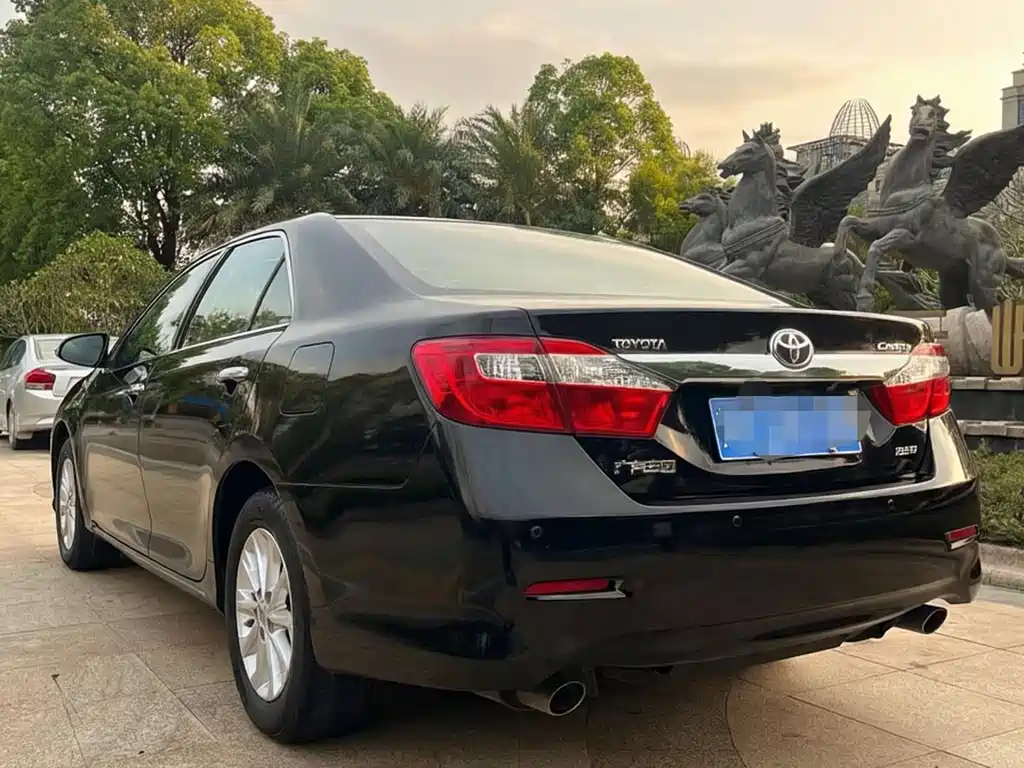 Toyota Camry 2015 — фото 9