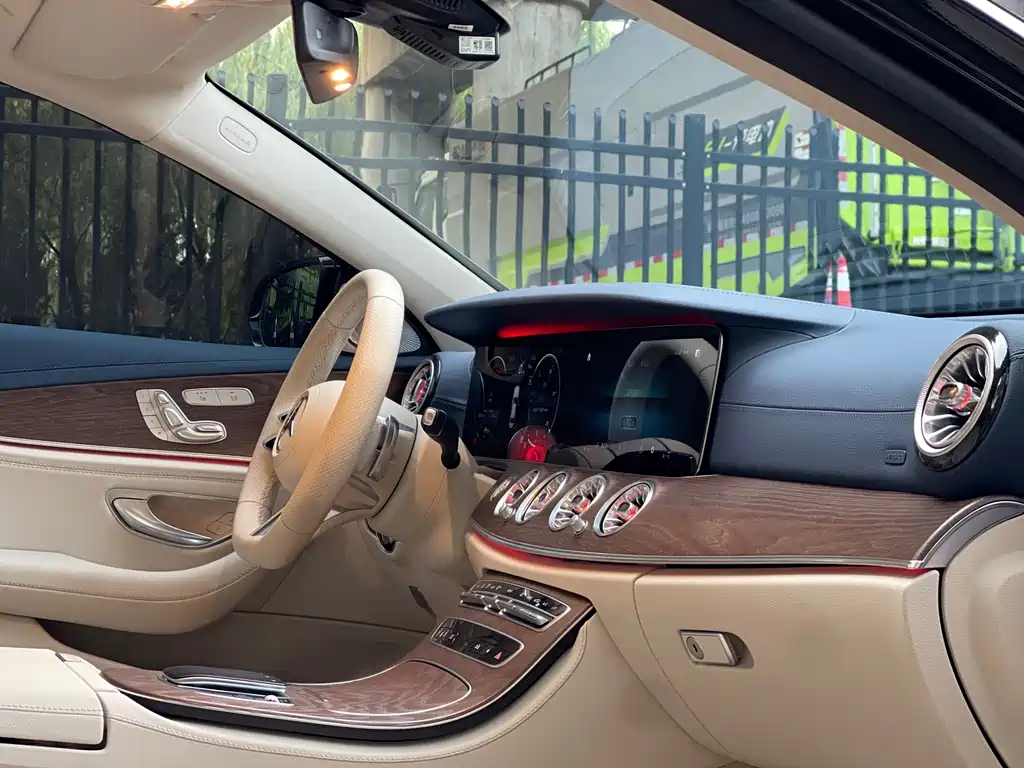Mercedes-Benz E-Class 2023 — фото 13