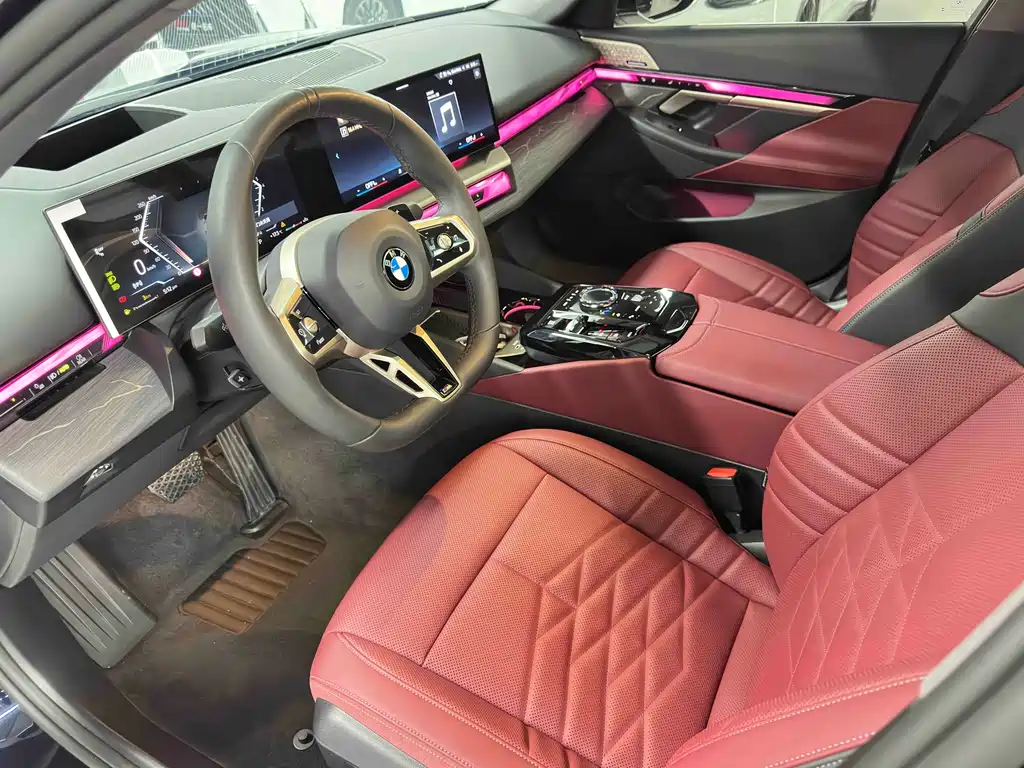 BMW 5 Series 2025 — фото 11