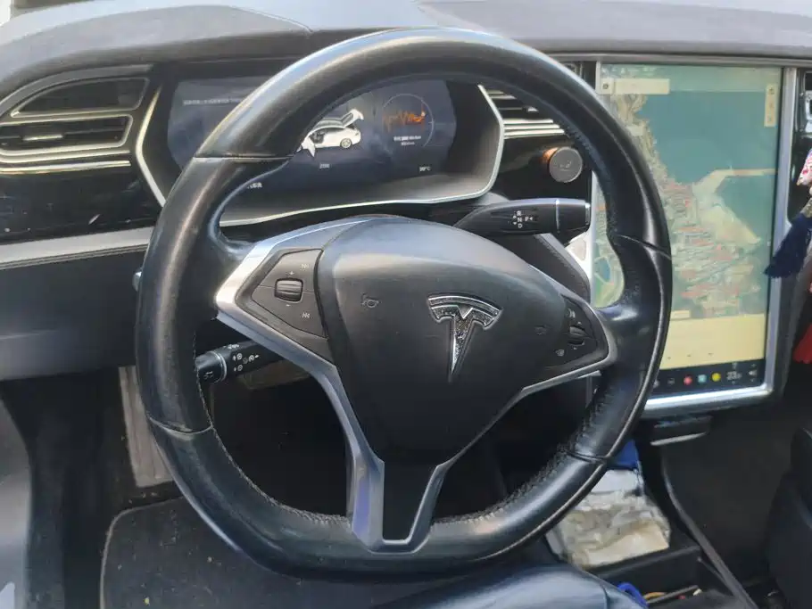 Tesla Model S 2015 — фото 15