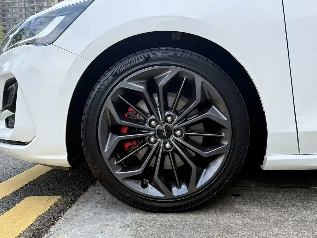Ford Focus 2023 — фото 10