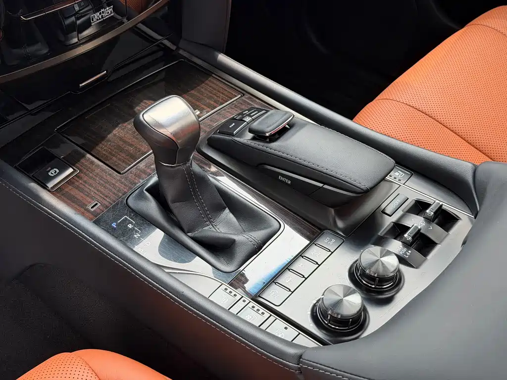 Lexus LX 2019 — фото 18