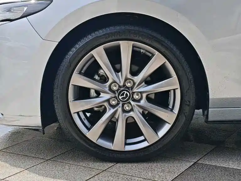 Mazda 3 Axela 2019 — фото 19