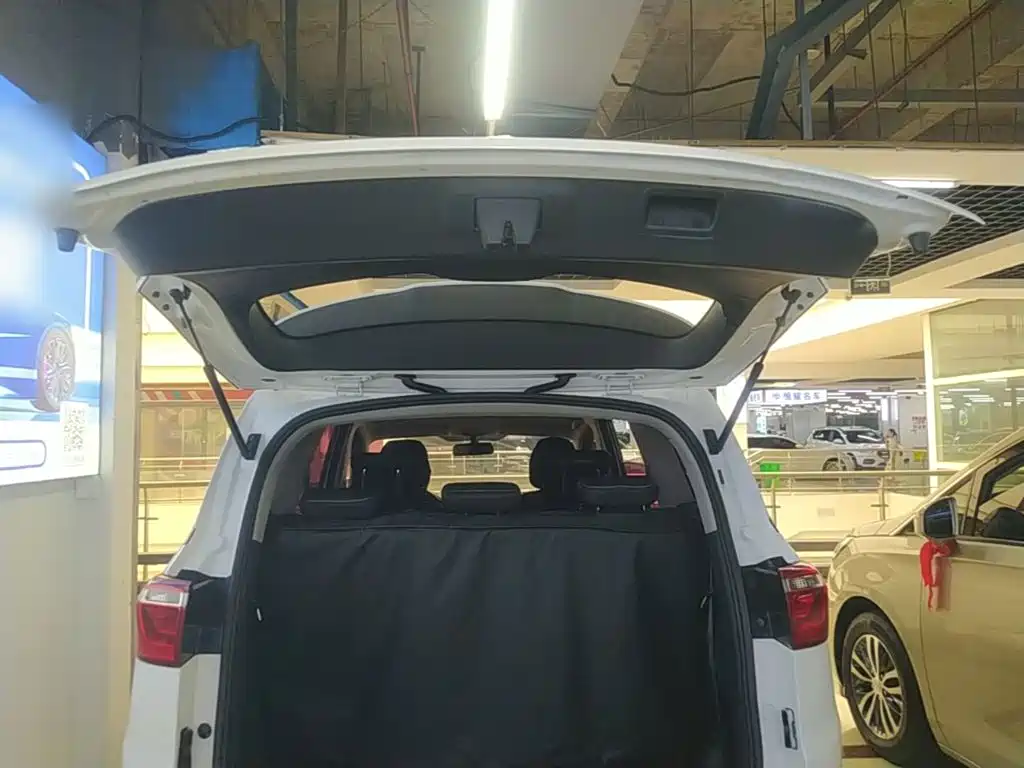 Wuling Hongguang S3 2018 — фото 19