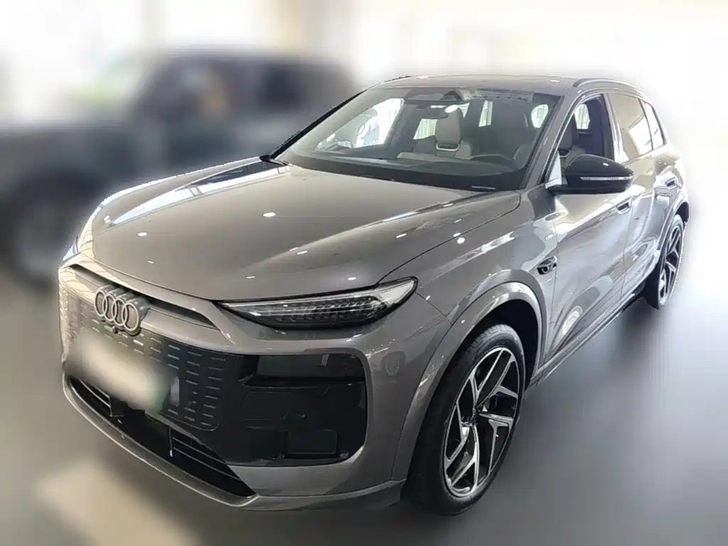 Audi Q6L E-Tron 2025 — фото 1