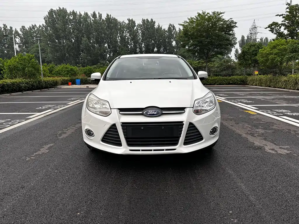 Ford Focus 2014 — фото 1