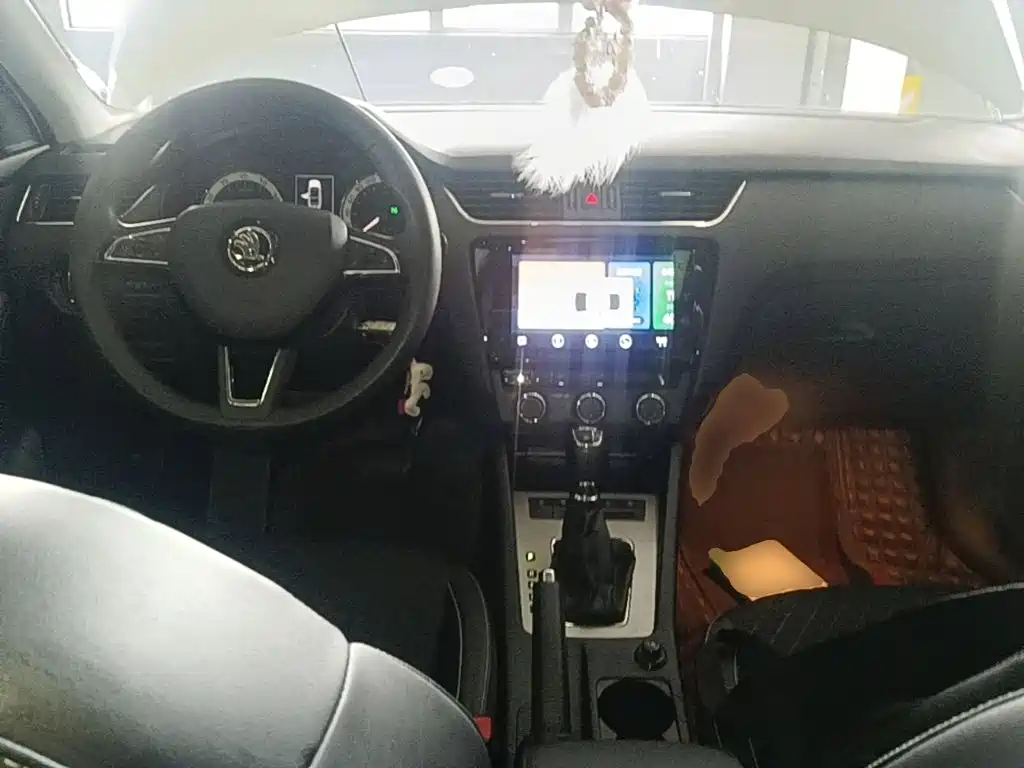 Skoda Octavia 2021 — фото 10