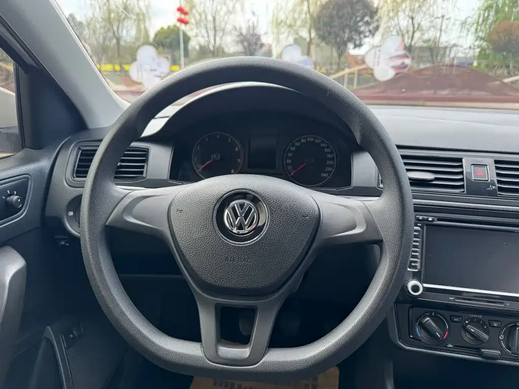 Volkswagen Santana 2017 — фото 16