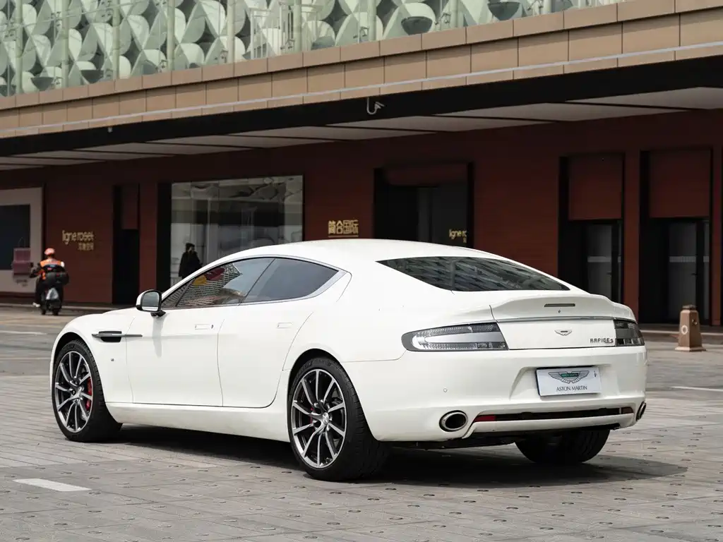 Aston Martin Rapide 2019 — фото 5