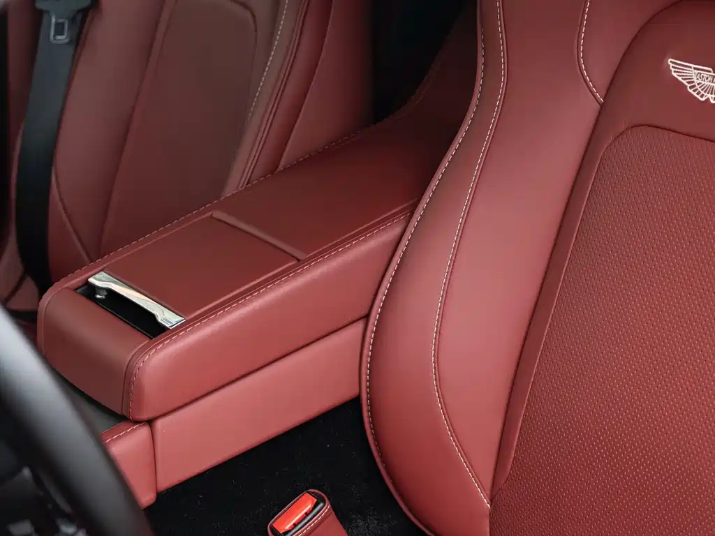 Aston Martin Rapide 2019 — фото 11
