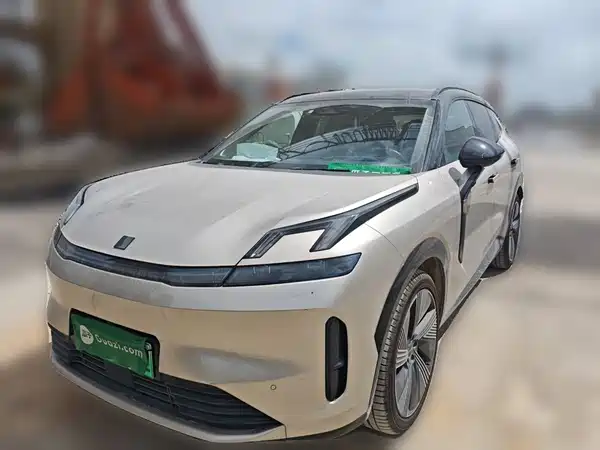 Lynk & Co 08 EM-P 2024