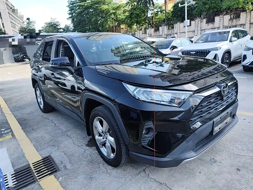 Toyota RAV4 2021 — фото 4