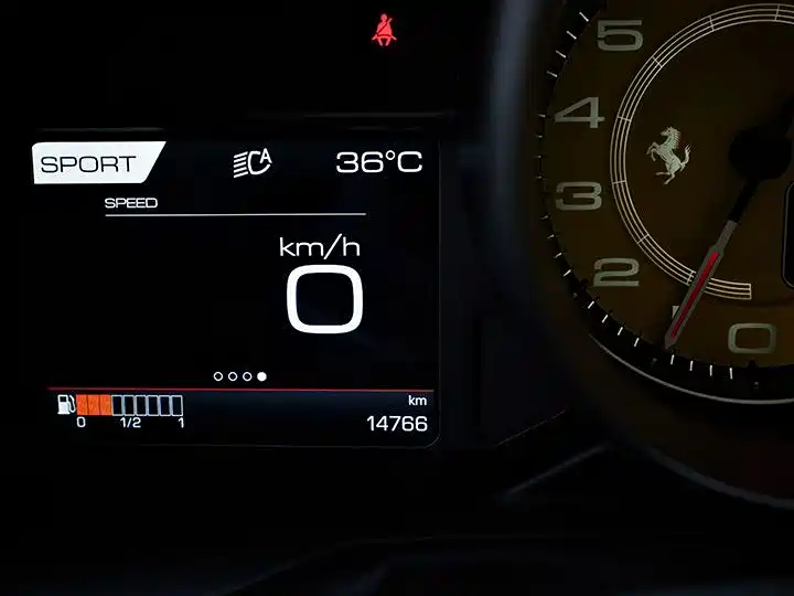Ferrari F8 2022 — фото 17