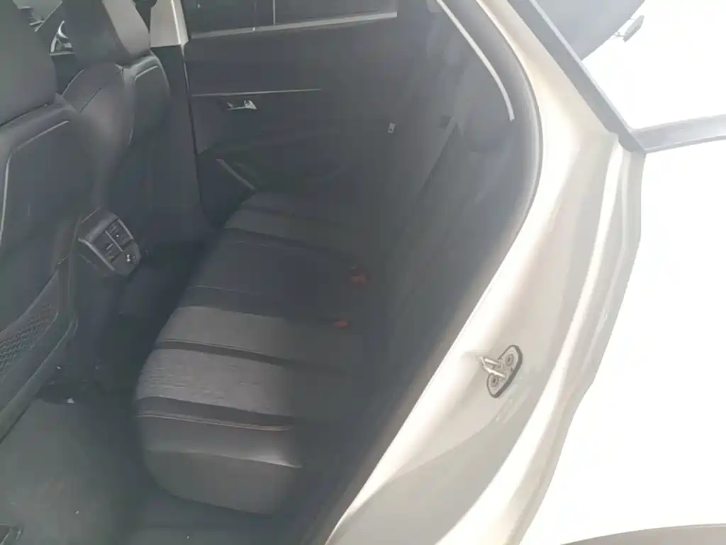 Peugeot 4008 2018 — фото 17