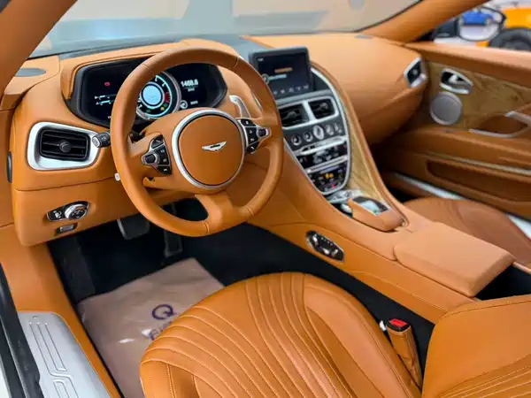 Aston Martin DB11 2019