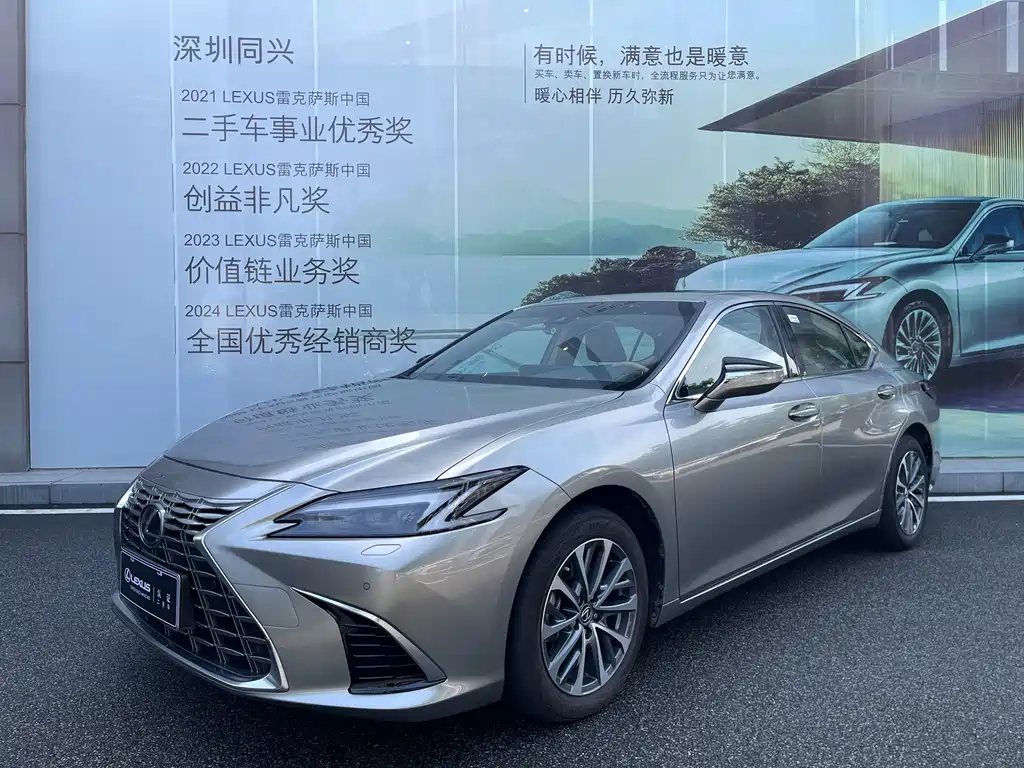 Lexus ES 2025