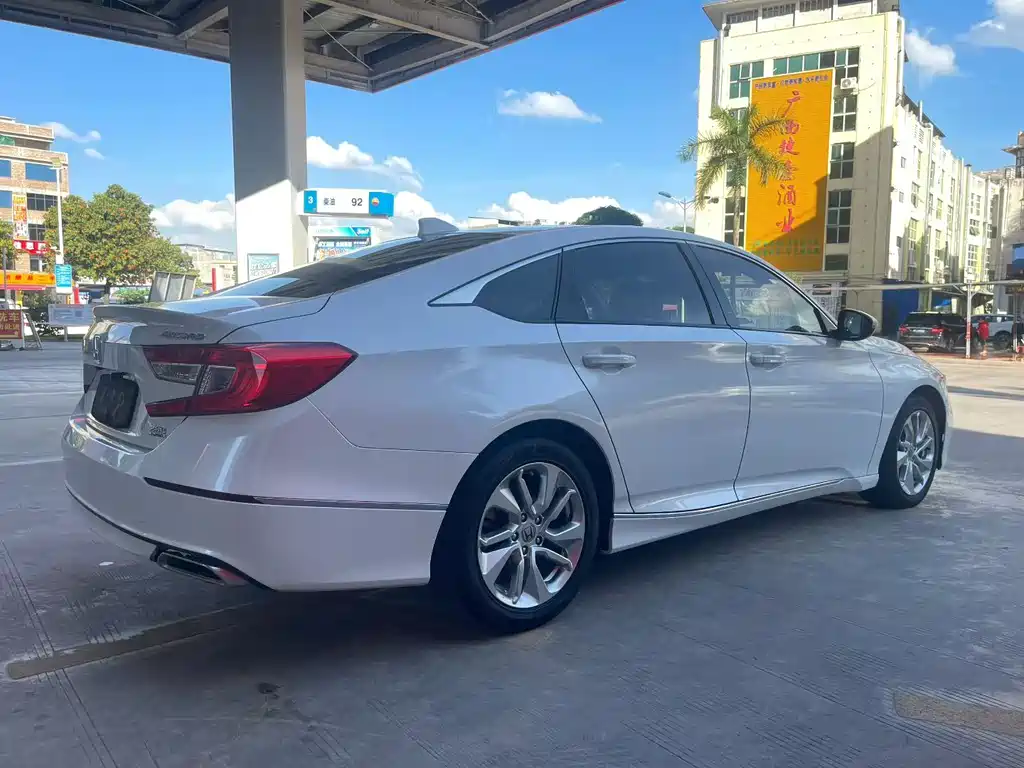 Honda Accord 2018 — фото 6