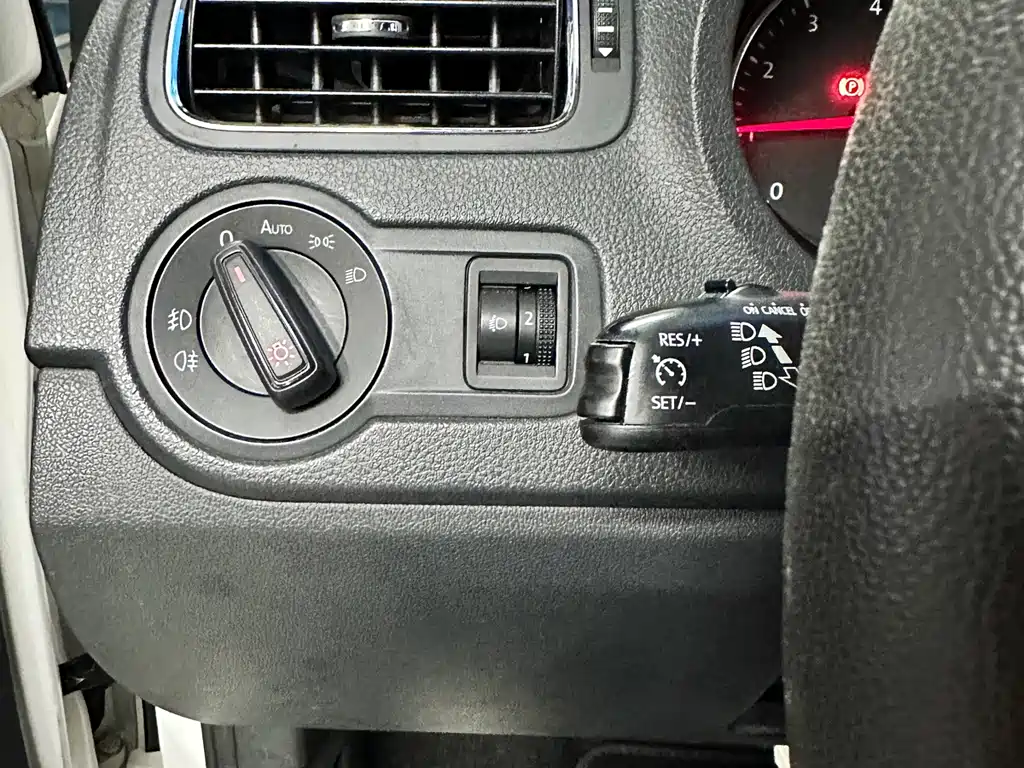 Volkswagen Polo 2015 — фото 12