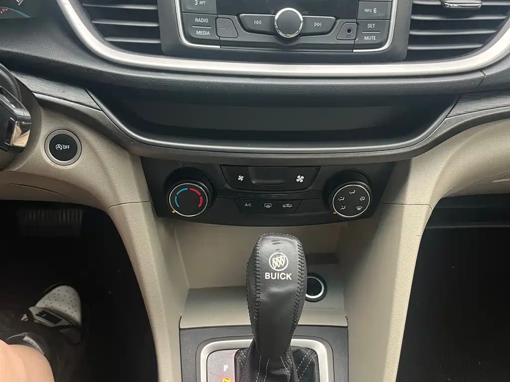 Buick Excelle 2015 — фото 8