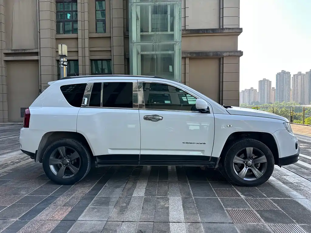 Jeep Compass 2015 — фото 7