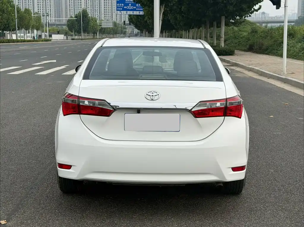 Toyota Corolla 2017 — фото 8
