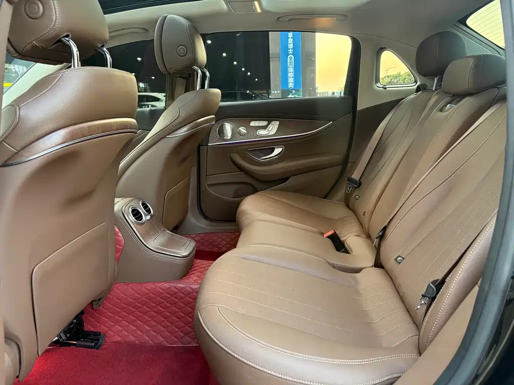 Mercedes-Benz E-Class 2023 — фото 13