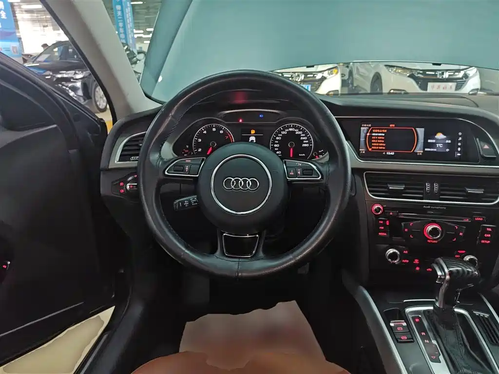 Audi A4L 2015 — фото 7