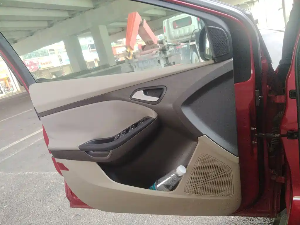 Ford Focus 2014 — фото 17