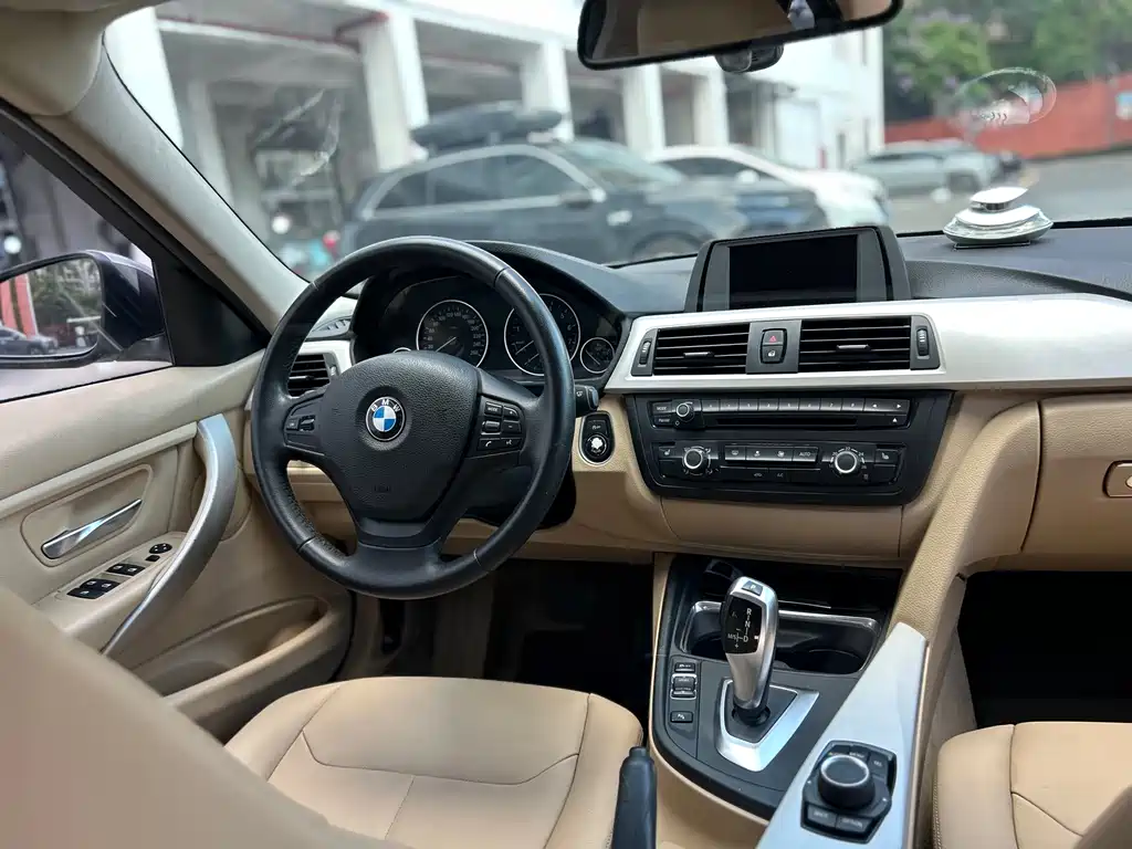 BMW 3 Series 2015 — фото 30