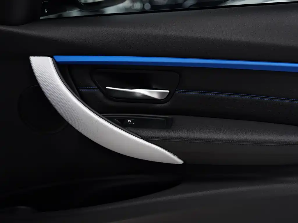 BMW 3 Series 2019 — фото 10