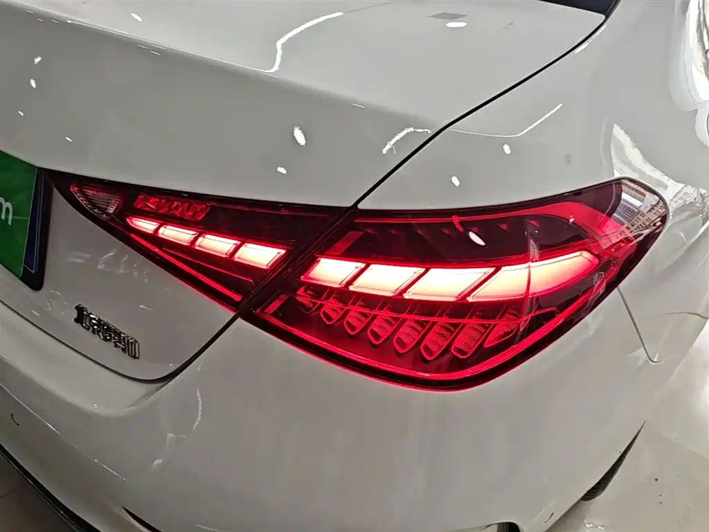 Mercedes-Benz C-Class 2024 — фото 8