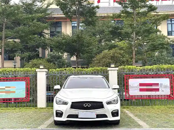 Infiniti Q50L 2015