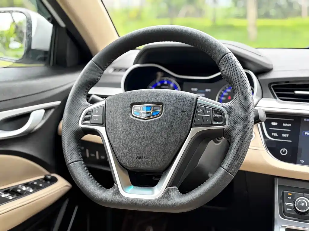 Geely Emgrand 2018 — фото 16