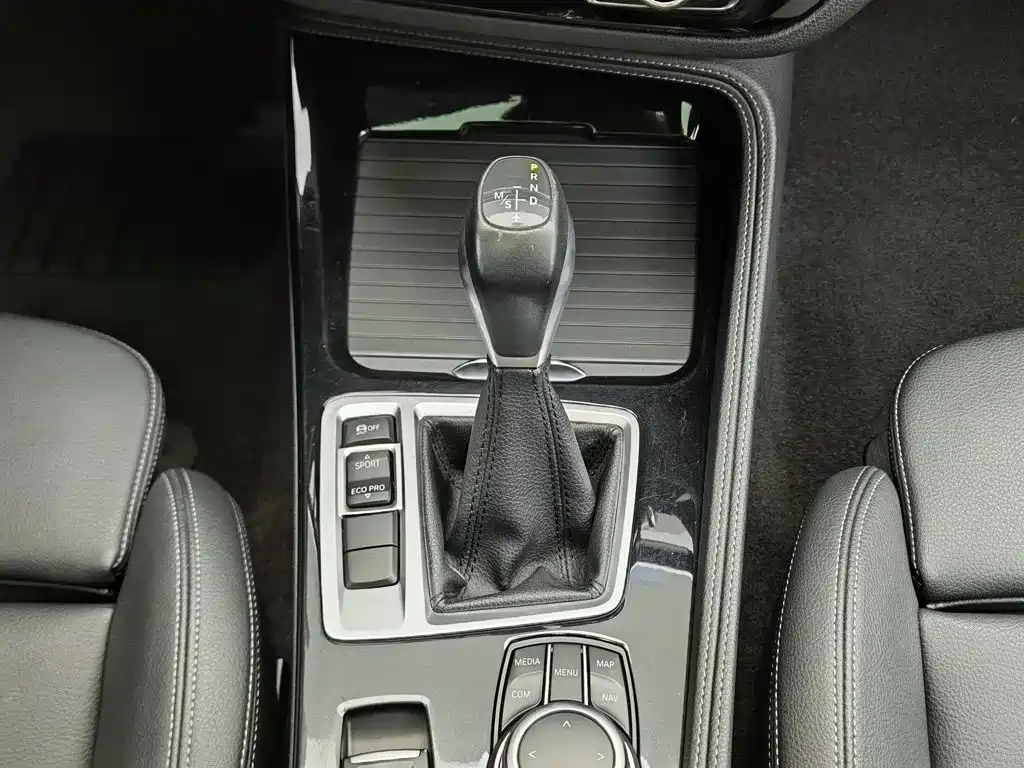 BMW 1 Series 2019 — фото 13