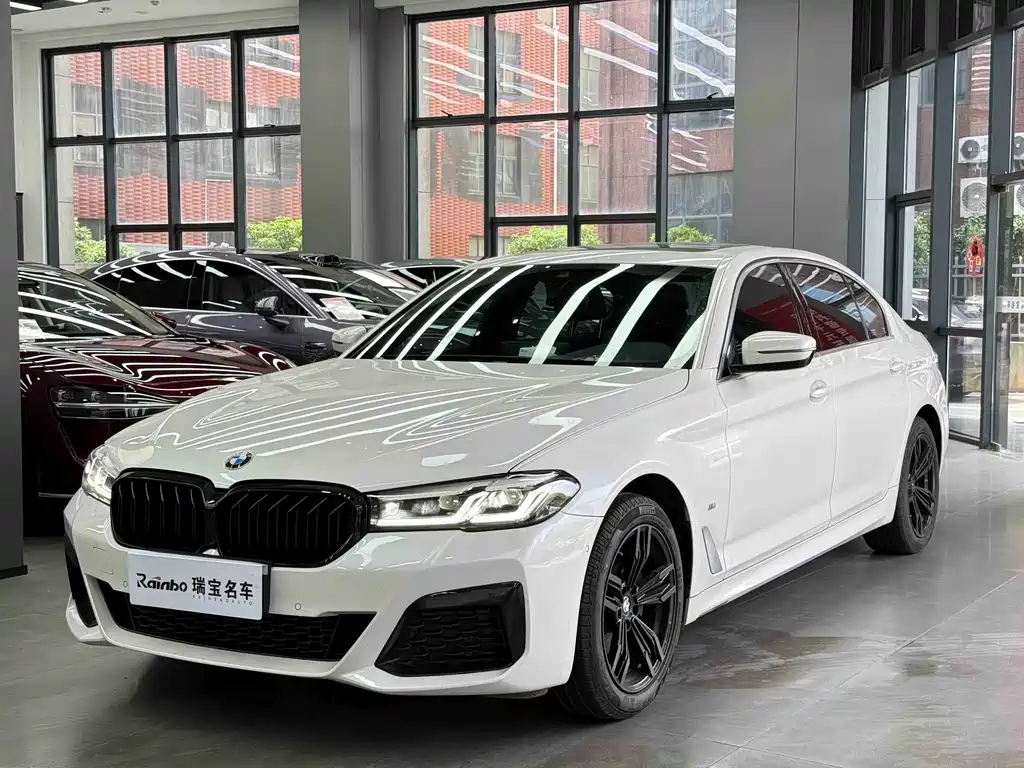 BMW 5 Series 2022 — фото 1