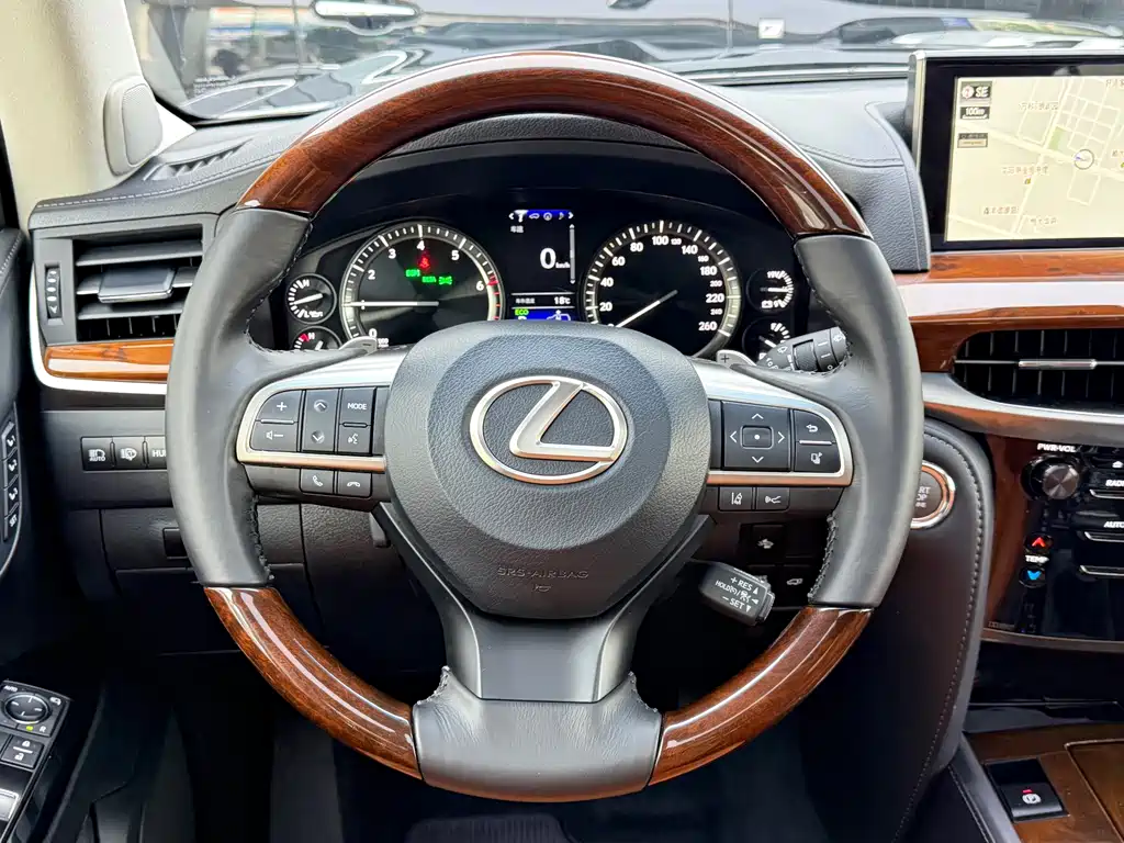 Lexus LX 2017 — фото 7