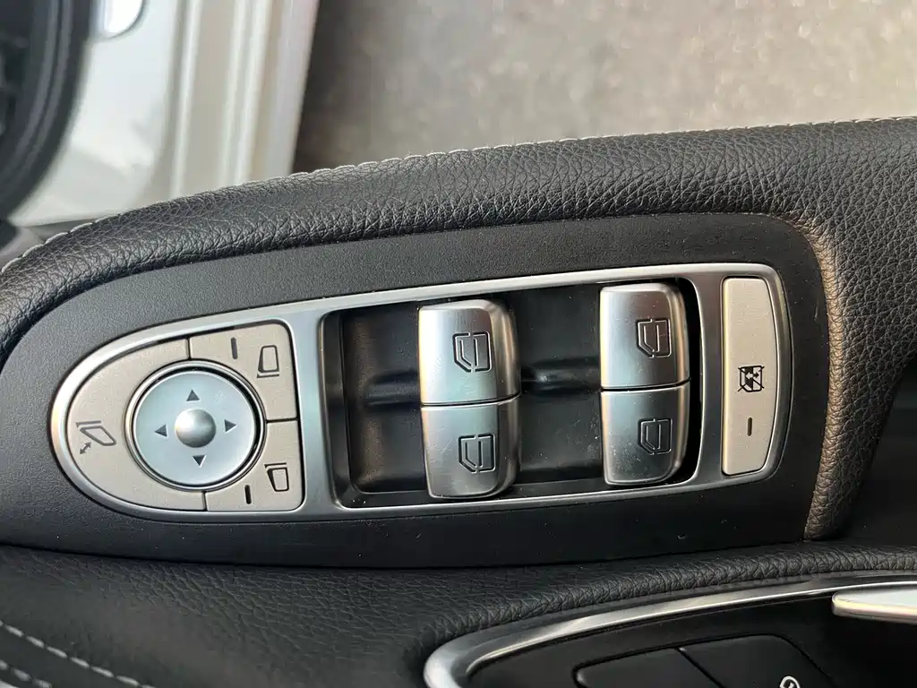 Mercedes-Benz C-Class 2018 — фото 19