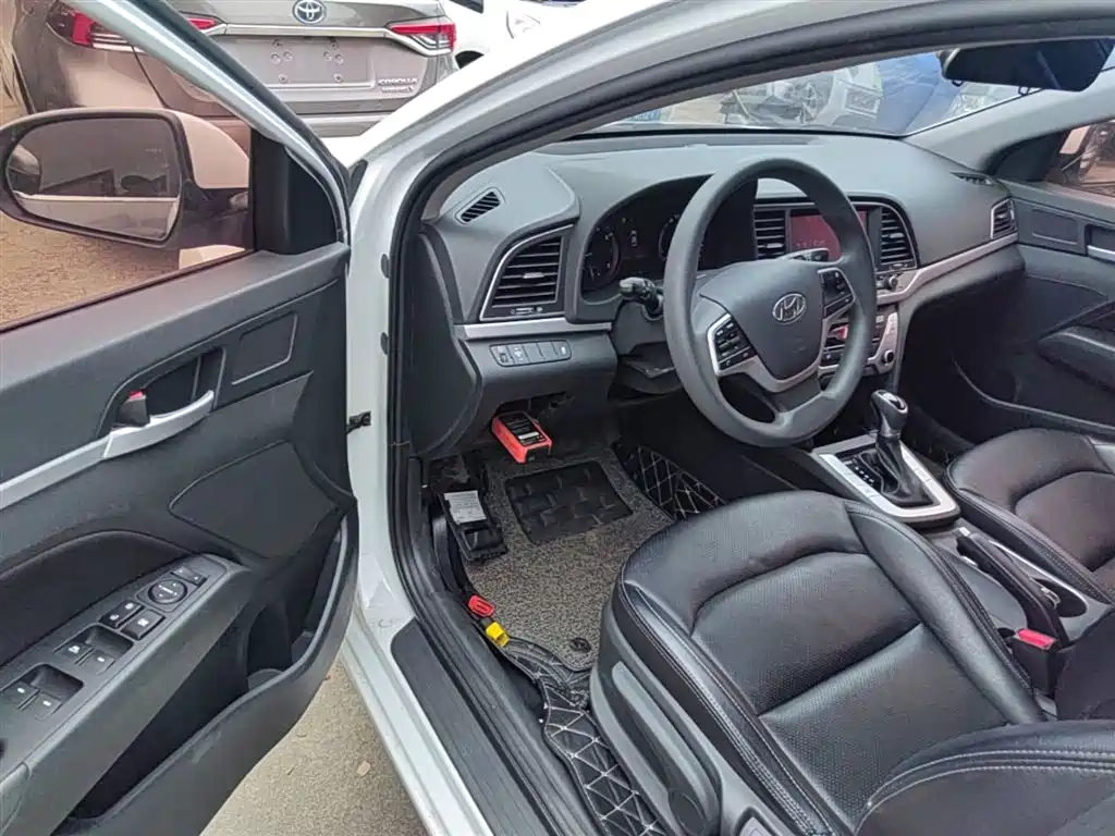 Hyundai Elantra 2019 — фото 16