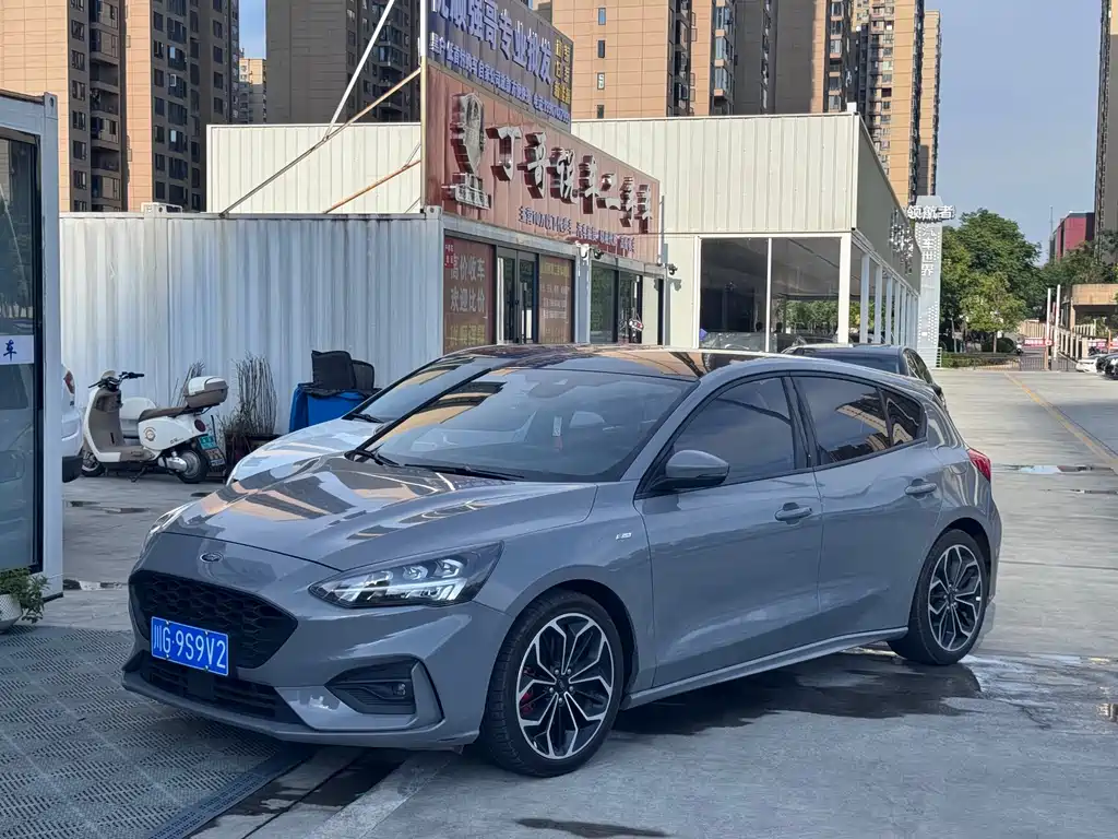 Ford Focus 2019 — фото 1