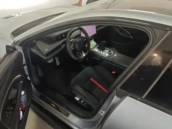 Xiaomi SU7 Ultra 2025