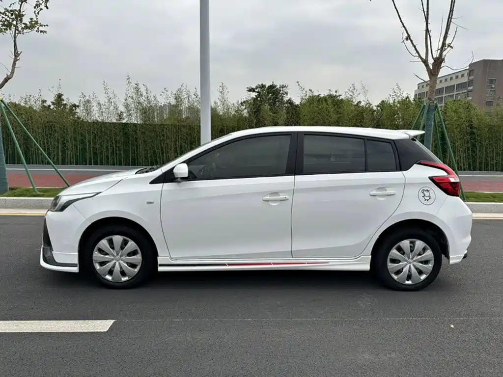 Toyota Yaris L 2018 — фото 10