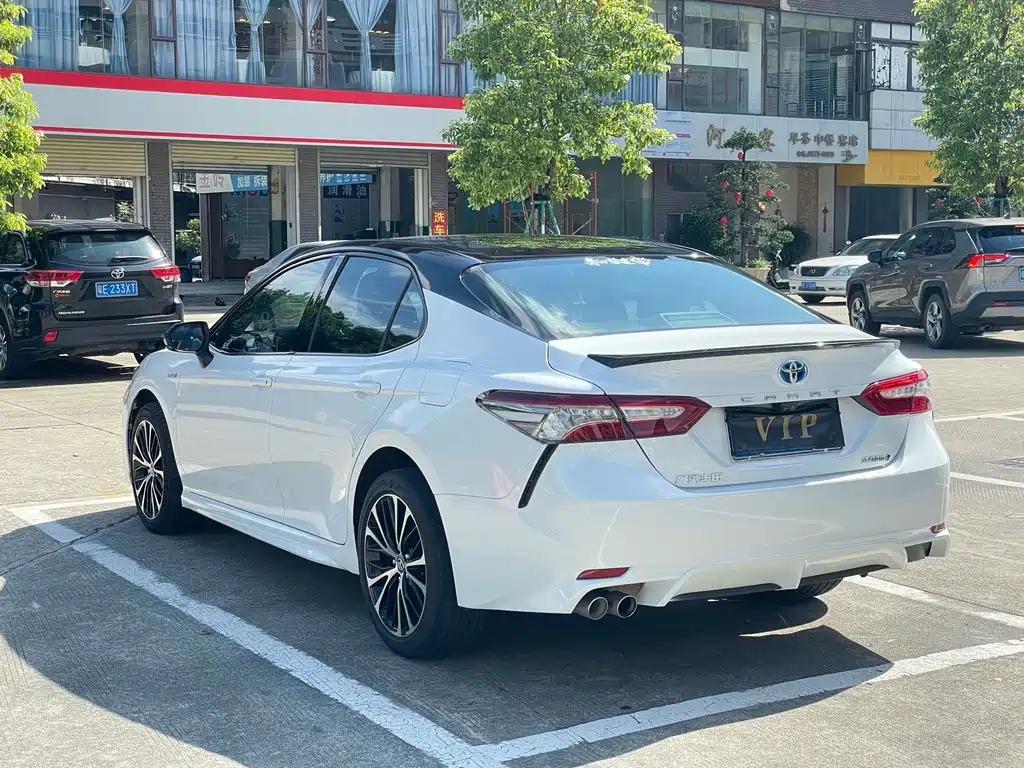 Toyota Camry 2021 — фото 32