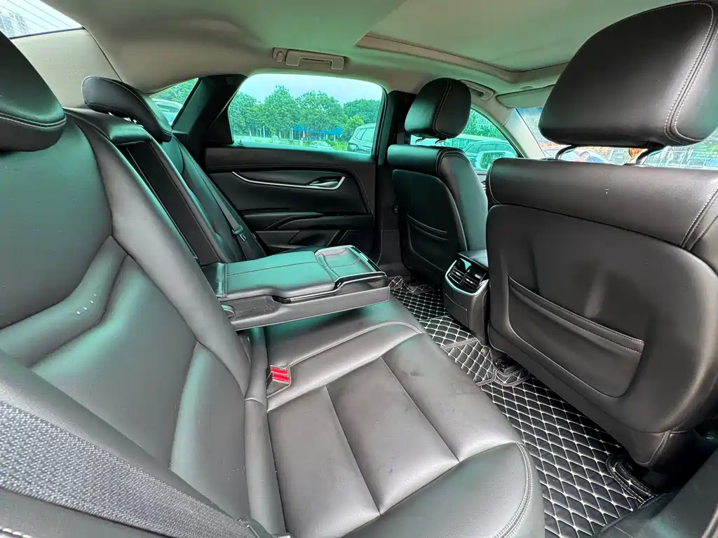 Cadillac XTS 2018 — фото 11