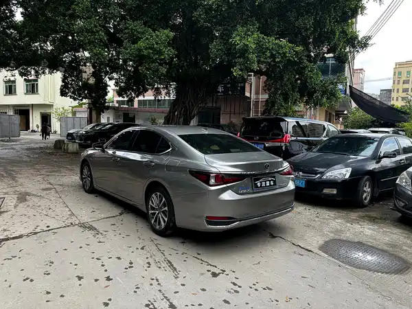 Lexus ES 2022