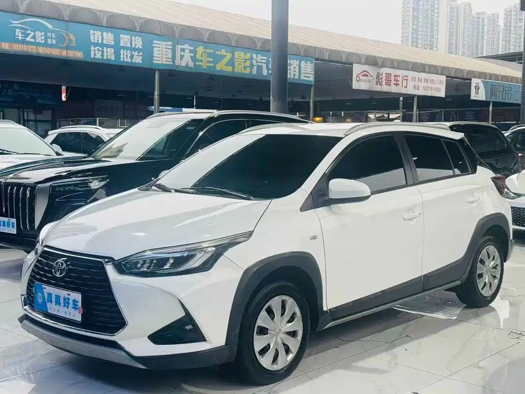 Toyota Yaris L 2022 — фото 1