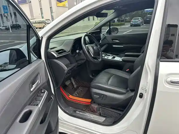 Toyota Sienna 2023